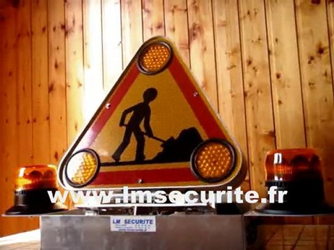 SIGNALISATION LUMINEUSE DE TOIT MERCURA TRILED GYROLED
