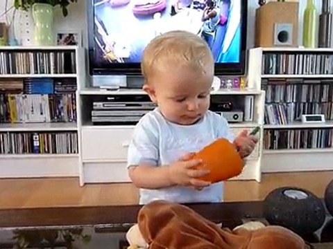 20100913 Romain boit son café Merignac