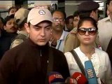 Aamir talks to fans at airport