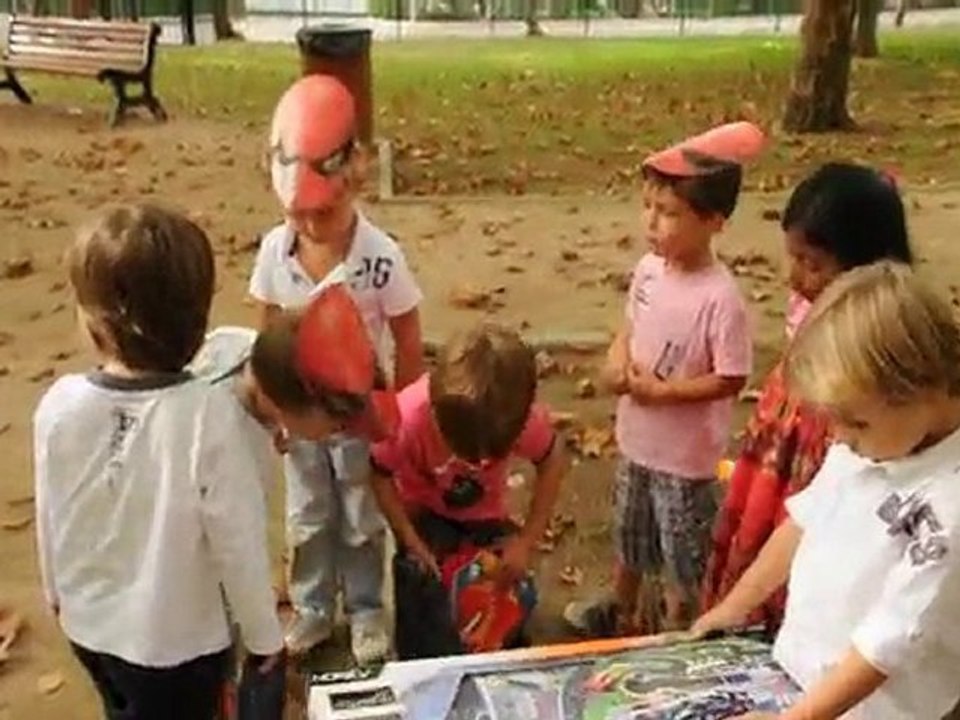 L'anniversaire de Noam - Noam ouvre ses cadeaux...