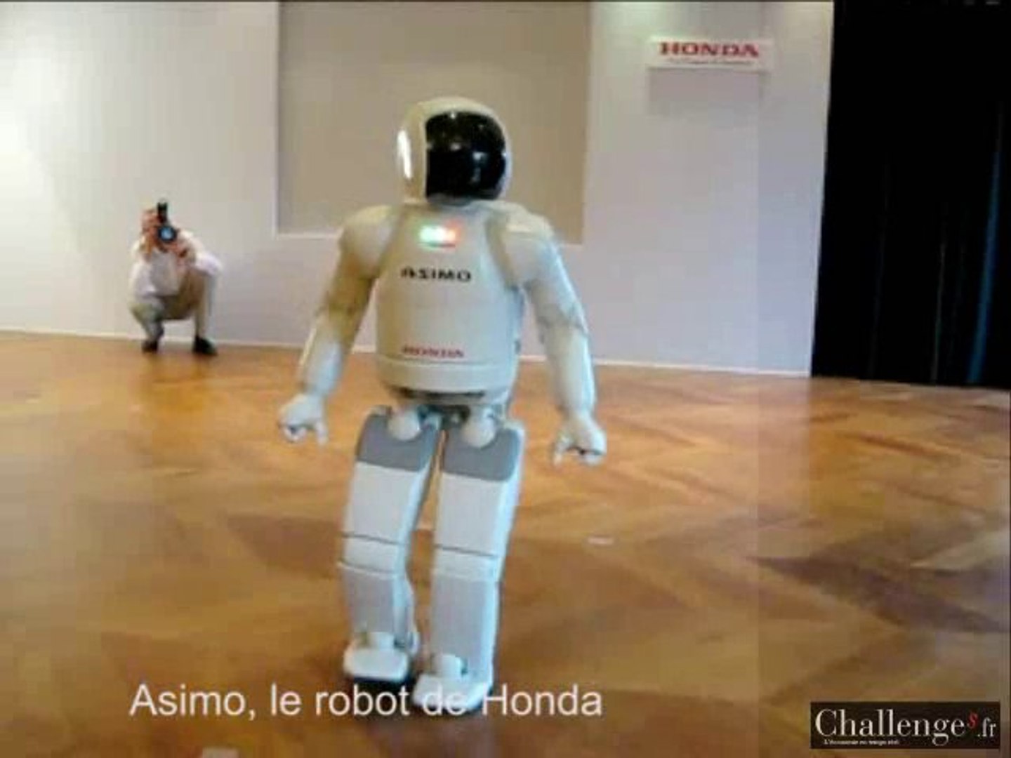 Asimo, le gentil robot de Honda - Vidéo Dailymotion
