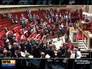 Chirac livre une mallette à Sarko