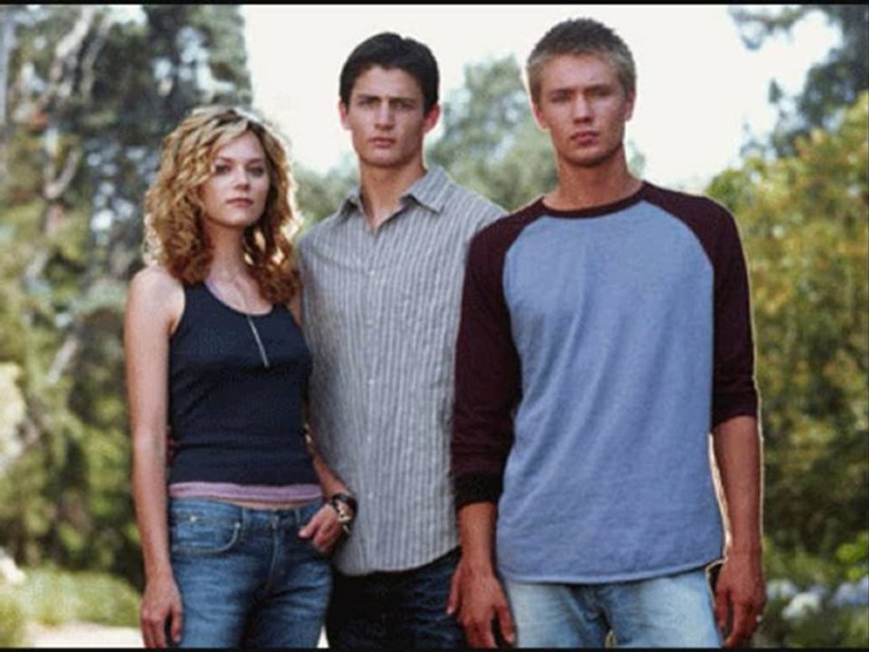 Watch One Tree Hill Season 8 Episode 3- The Space in Between