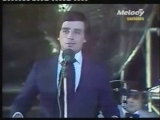 Thierry parodie G. Béart, Dalida, VGE, Adamo.