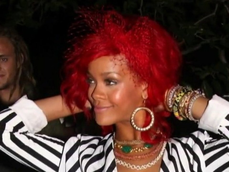 SNTV - Exklusiv: Rihannas roter Bausch