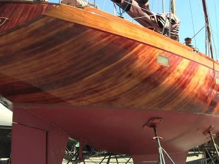 Epifanes Wood-finish Gloss Varnish Product Demo