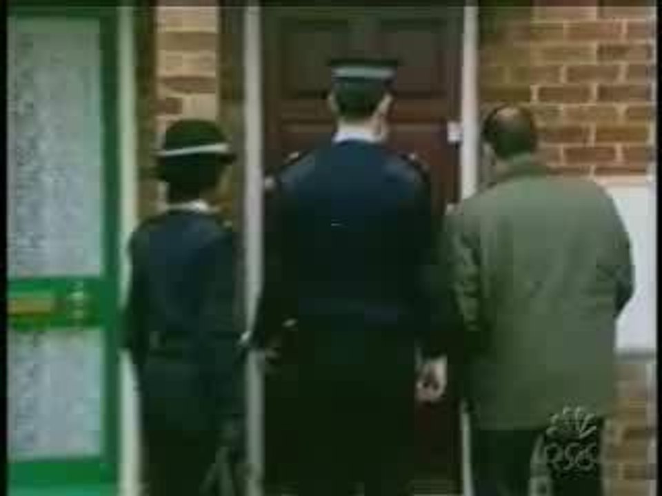 Quand la police défonce une porte...