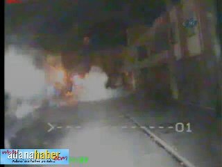 Bomba elinde patladı