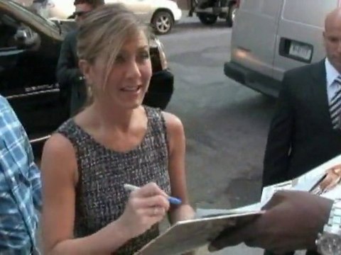 SNTV - Jen's still happily single