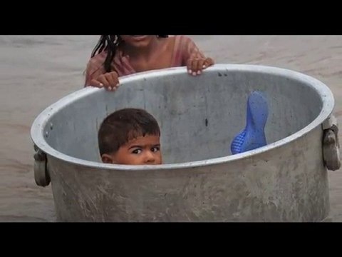 İHH İnsani Yardım Vakfı Pakistan Çocukça Bir Oyun Değil Bu.