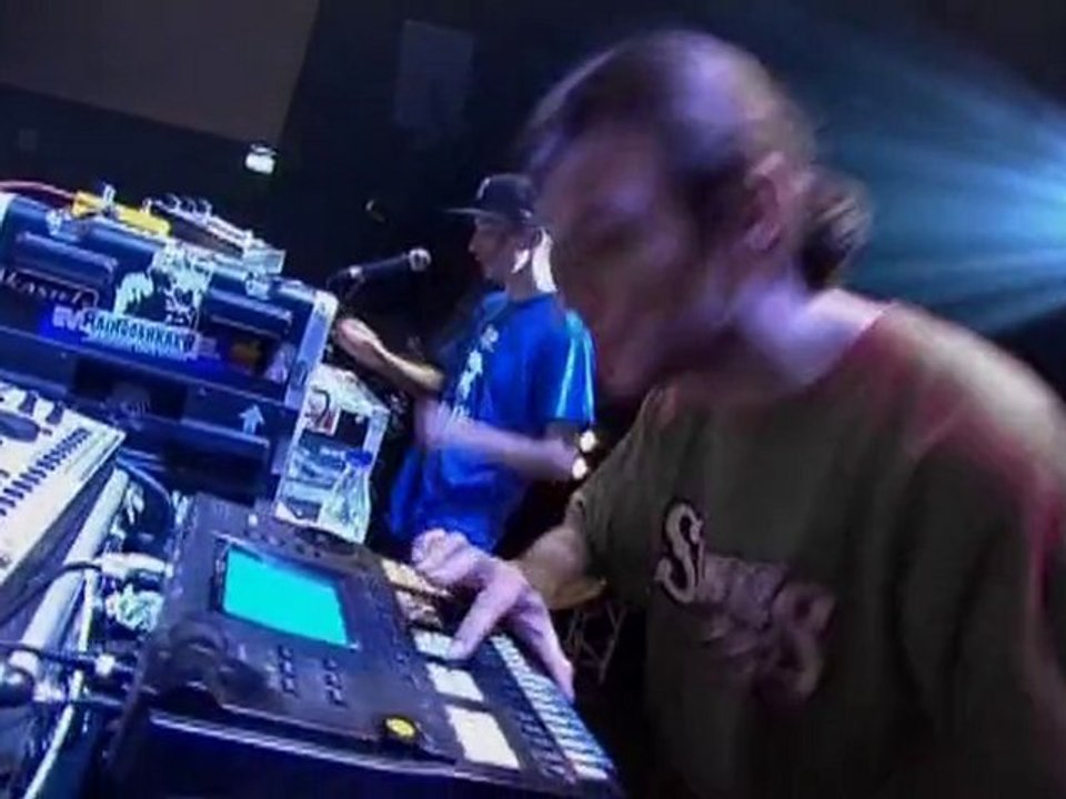 RedBong "Contre" Live feat. Requiem (Skyzominus Crew)