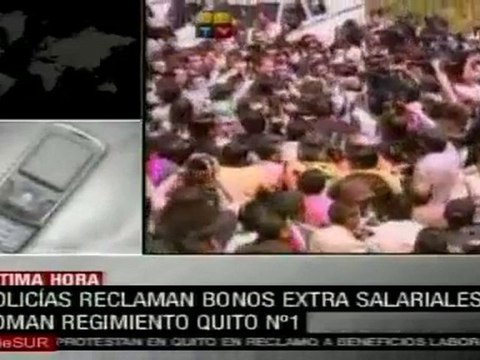 Policías ecuatorianos realizan protestas en Quito en contra