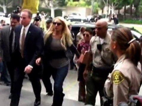 SNTV - Exklusiv: Zwangsverwaltung für Lohan?