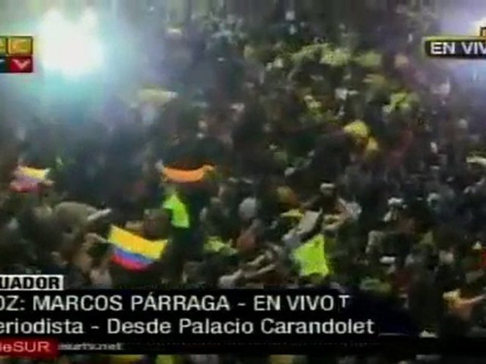 Grupo de manifestantes opositores al presidente Correa irrum