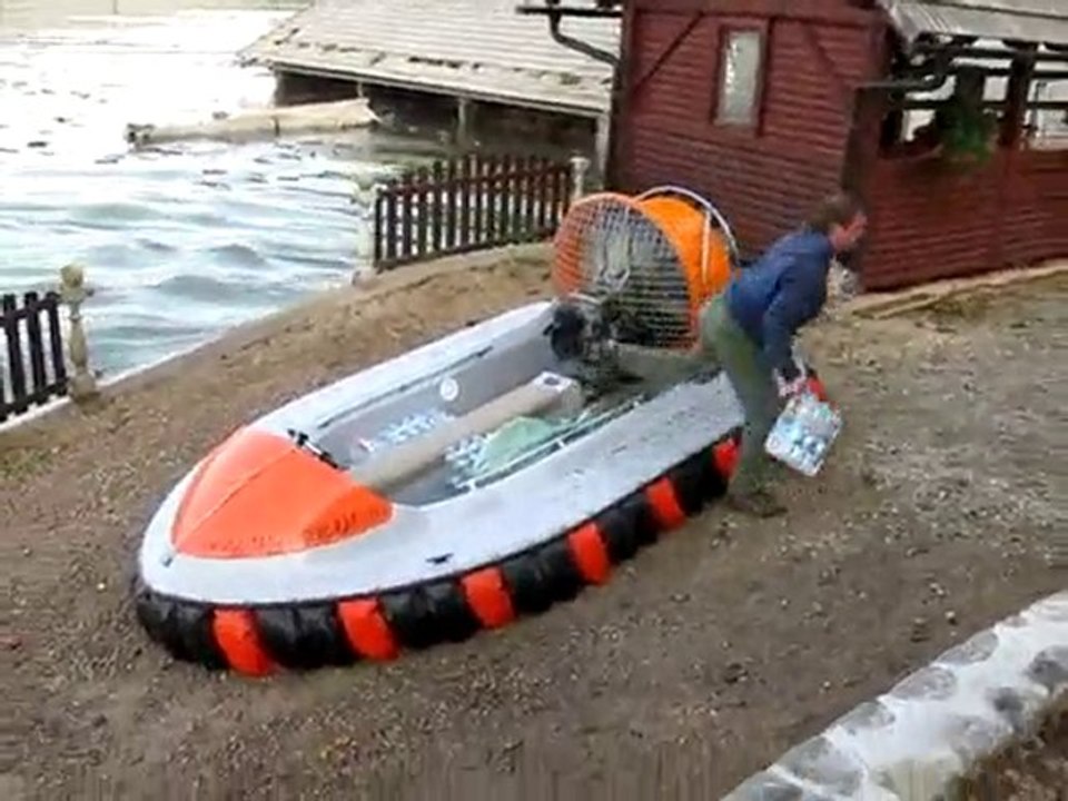Rescue hovercraft