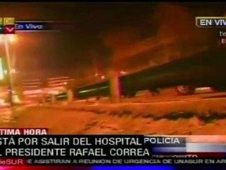 Correa salió del hospital escoltado por militares y entre d