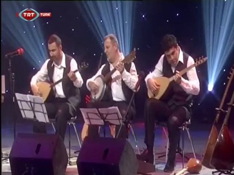 MÜNEVVER ÖZDEMİR ARAP ATI GİBİ SALLAR BAŞINI YEDİVEREN TRT