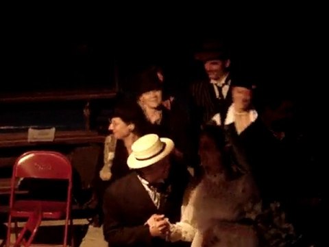 Début de La noce chez lez les petits bourgeois