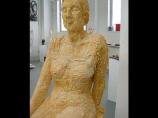 Portrait sculpture of Virginia Woolf by Eliza Wyatt