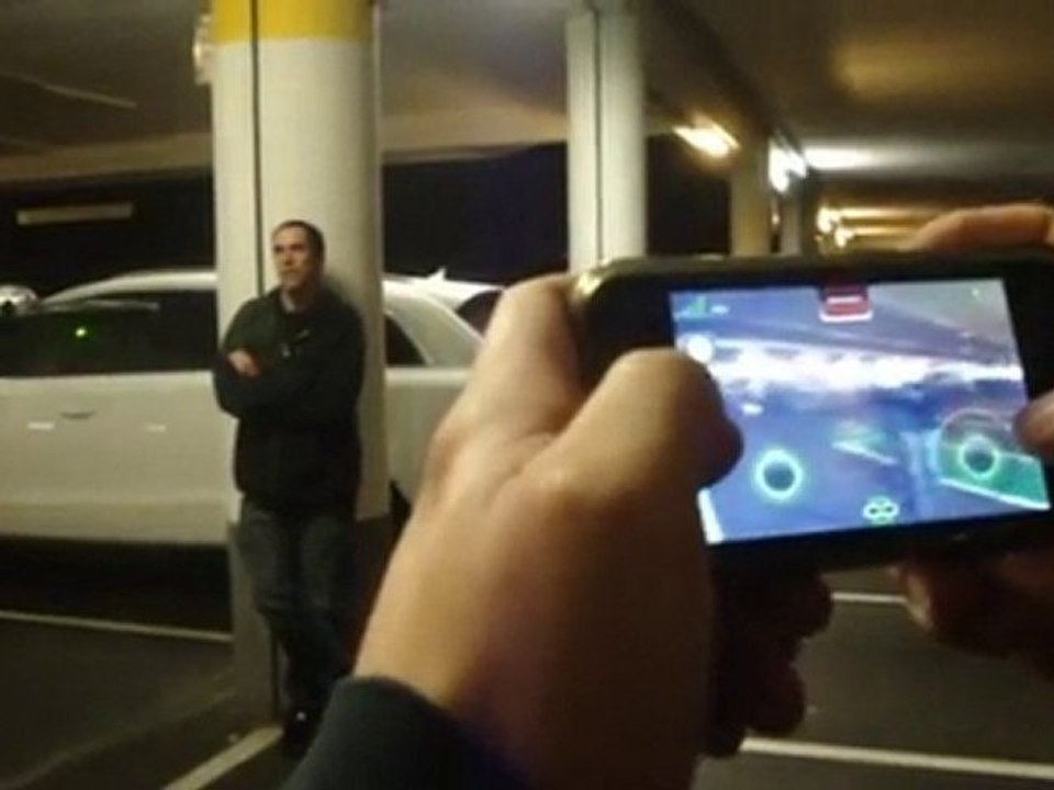 1er vol de l'AR.DRONE (Iphone)