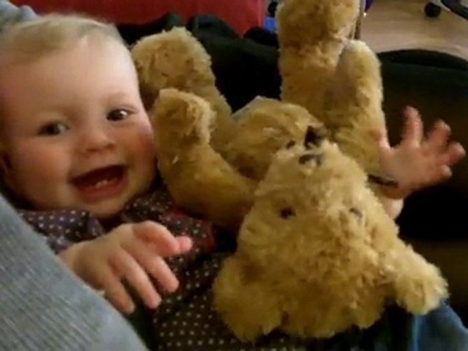 Estelle plays with Nounours