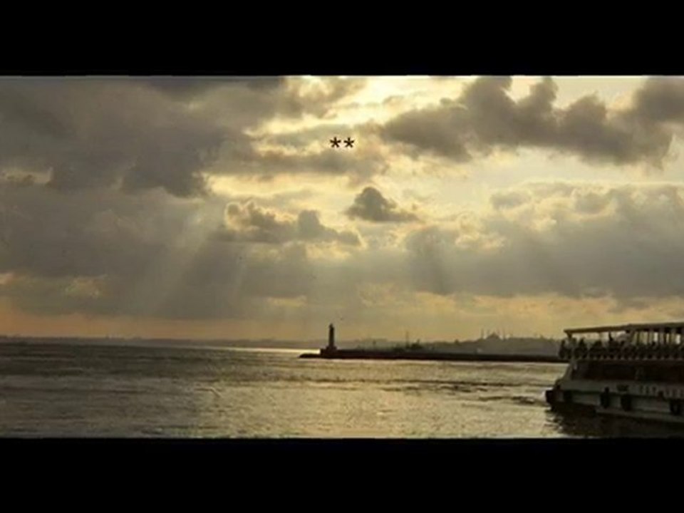 Film--seviyorum  kendim  gibi--doğuş şarkısı  eşliğinde.