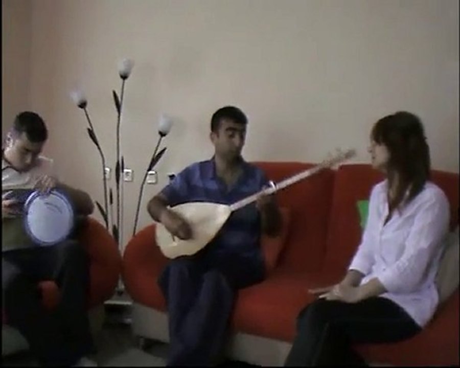 Gözlerinde Esir Kaldım - HeR TeLDeN PaYLaŞıM