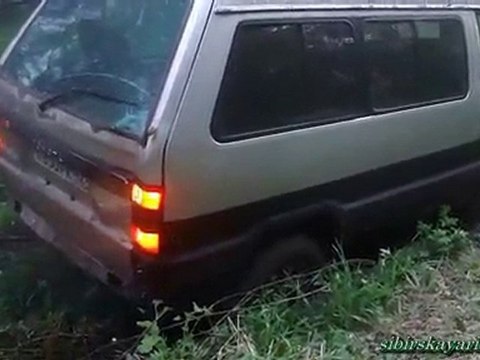 Тойота Мастер Айс по бездорожью на рыбалку.