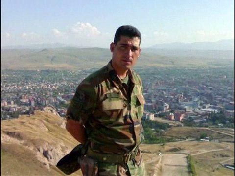 yedi karanfil zülüf dökülmüş yüze şehit uzman çavuş deniz kaya