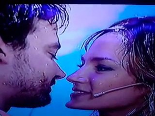 paula chaves y pedro alfonso (beso)