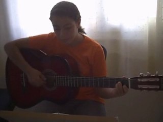 16 ders programına katılan öğrenci ve uygulamalı gitar çalma