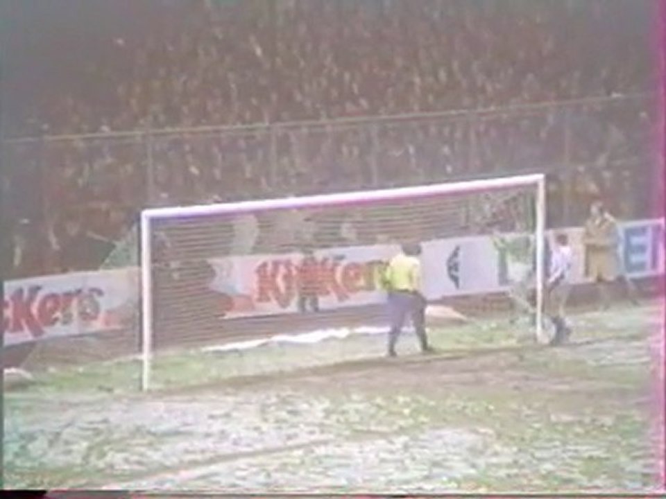 ASSE - Ruch Chrozow, "ça bombarde dur sur le but polonais"