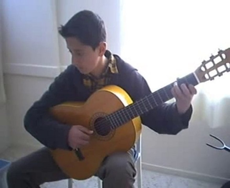 Klasik Gitar eğitimi alan öğrenci - CARULLI METOD