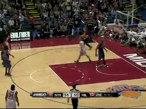 Amar'e Stoudemire shows what a force he can be around the ri