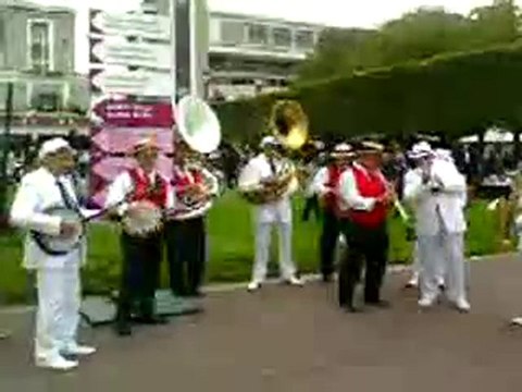 Horse race Arc Triomphe day longchamps France ambiant 3/3