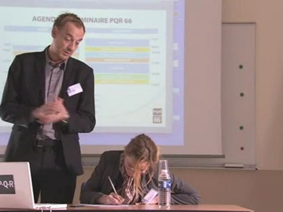 Le Seminaire PQR 2010 - Offre Été : Corinne prend des note