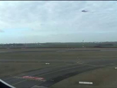 Ovni UFO Paris Airport 2010