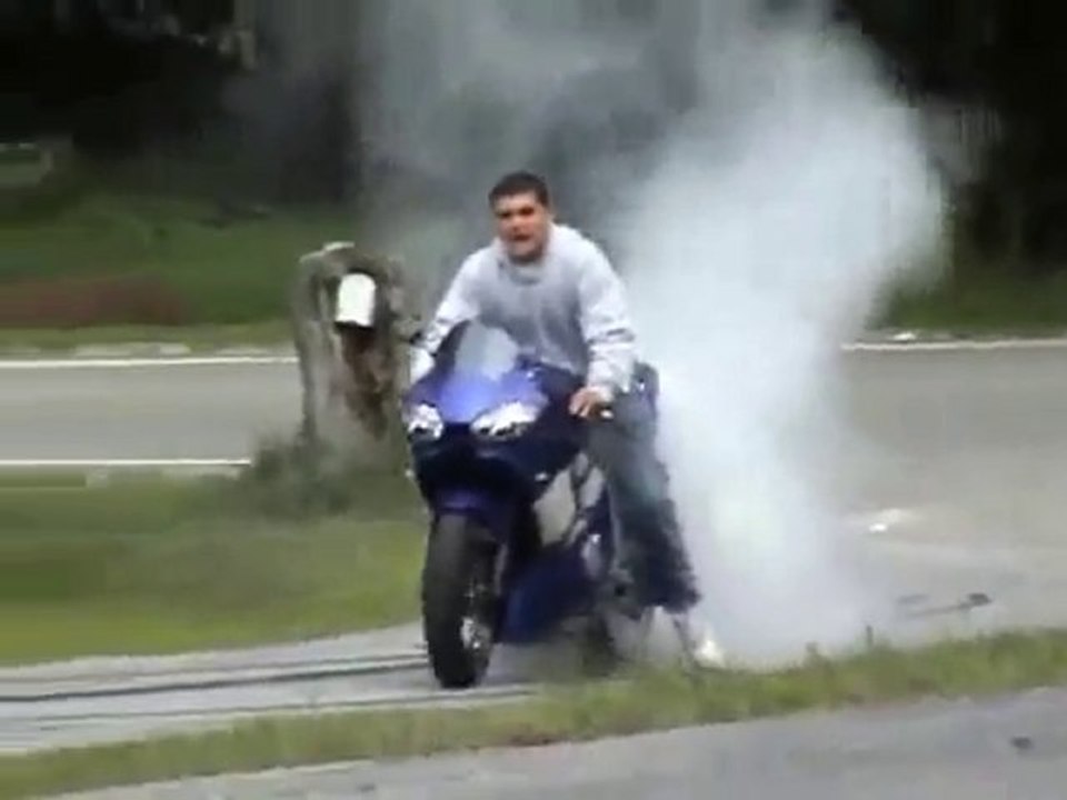 Crash moto : Burn out raté