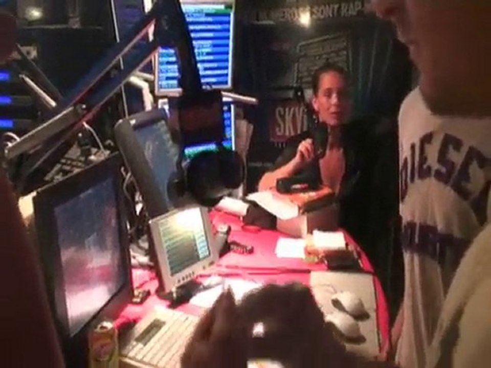 Piqûre contre la grippe de l'equipe de Skyrock - Difool