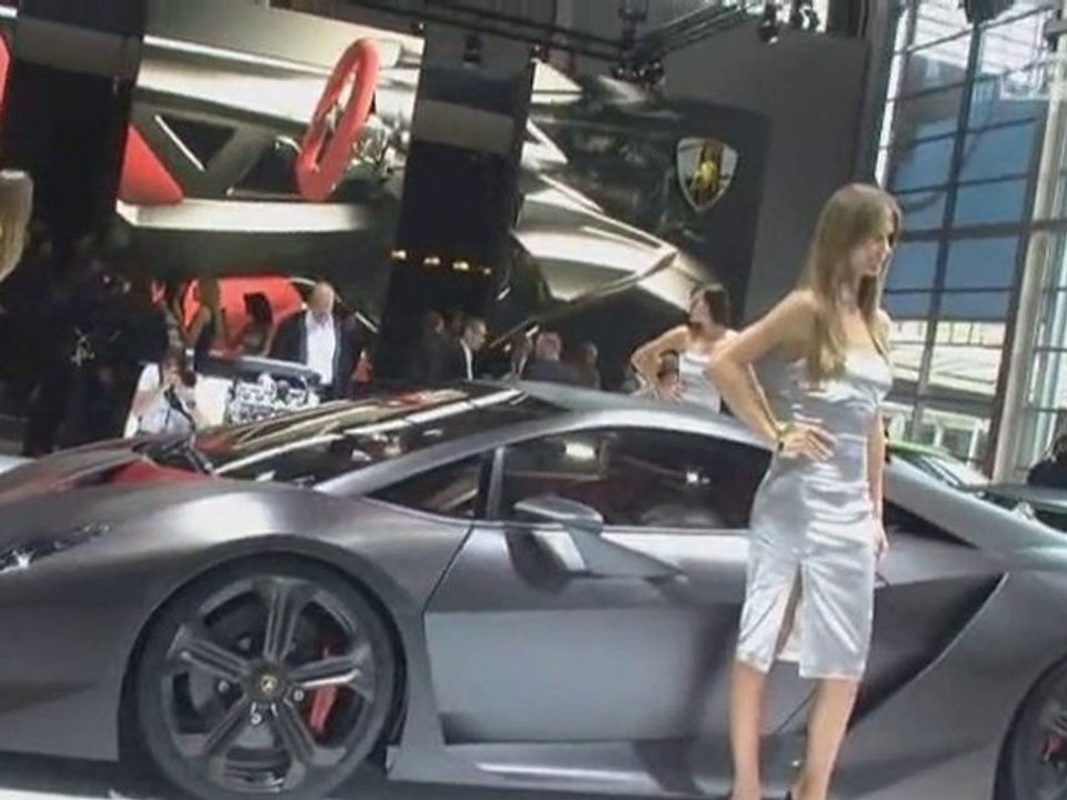 UP24TV Paris Motor Show 2010: Girls, Girls, Girls (DE)