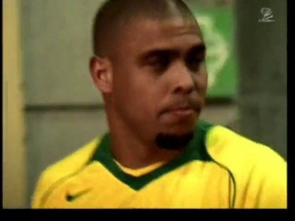 Match entre cousins / Ronaldo vs. Figo. Pub Nike.