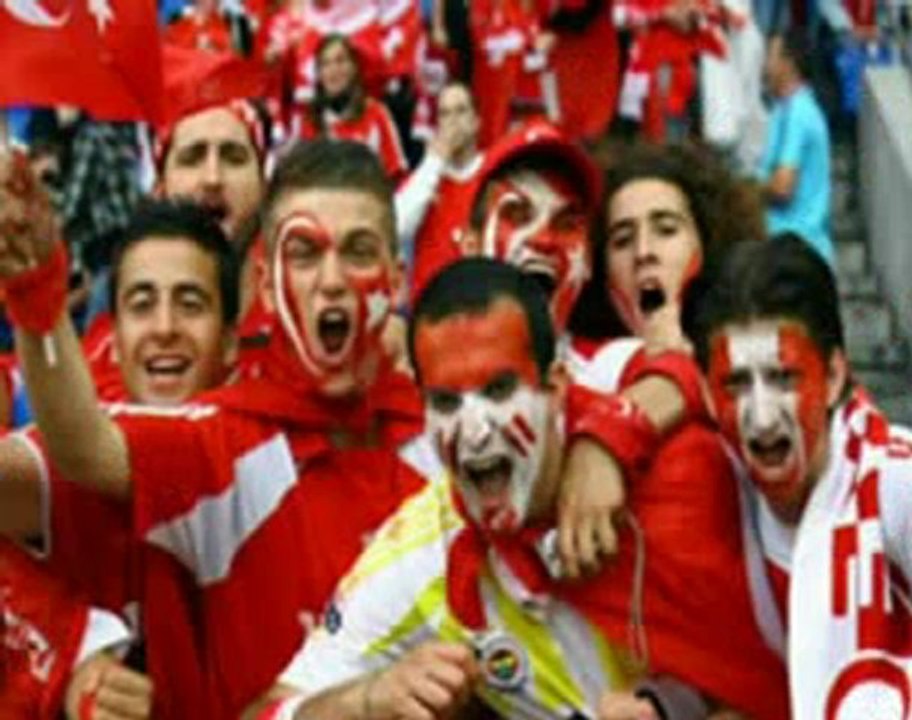 TÜRKİYE MİLLİ TAKIMIMIZIN YENİ MARŞI