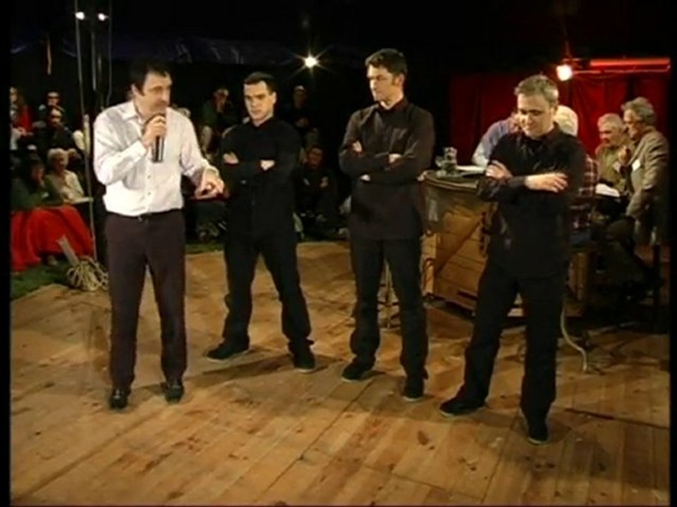 Table ronde, "cabaret de mots"