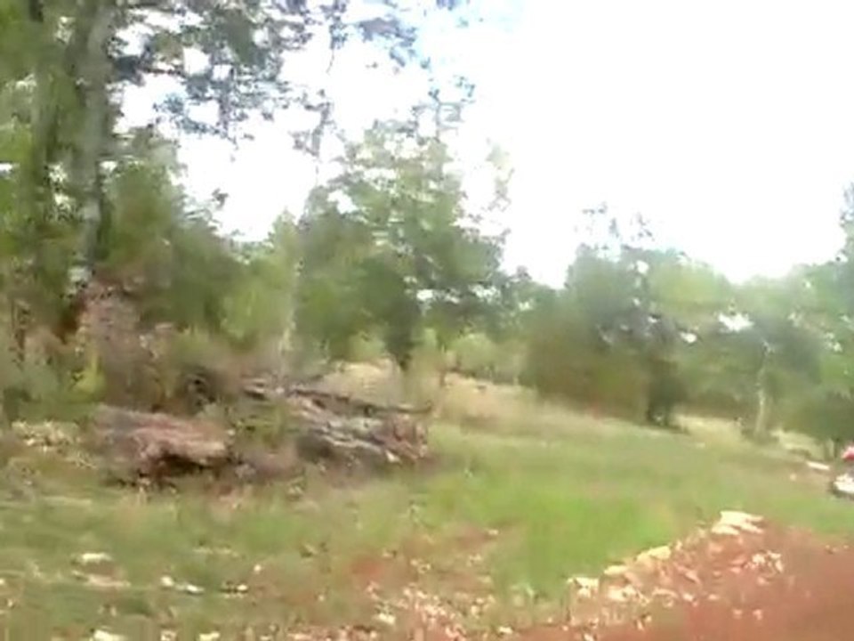 saut a 2 sur le quad 250 kxr