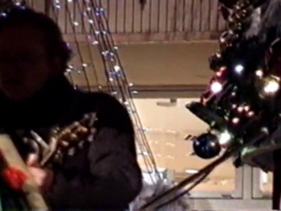 DAN & KIKO Cover "Feliz Navidad" Live at Chacha Town 12-'06