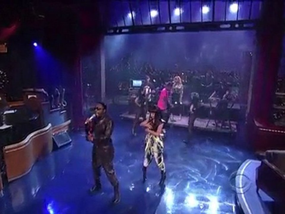 Will.i.am & Nicki Minaj - Check It Out - Live