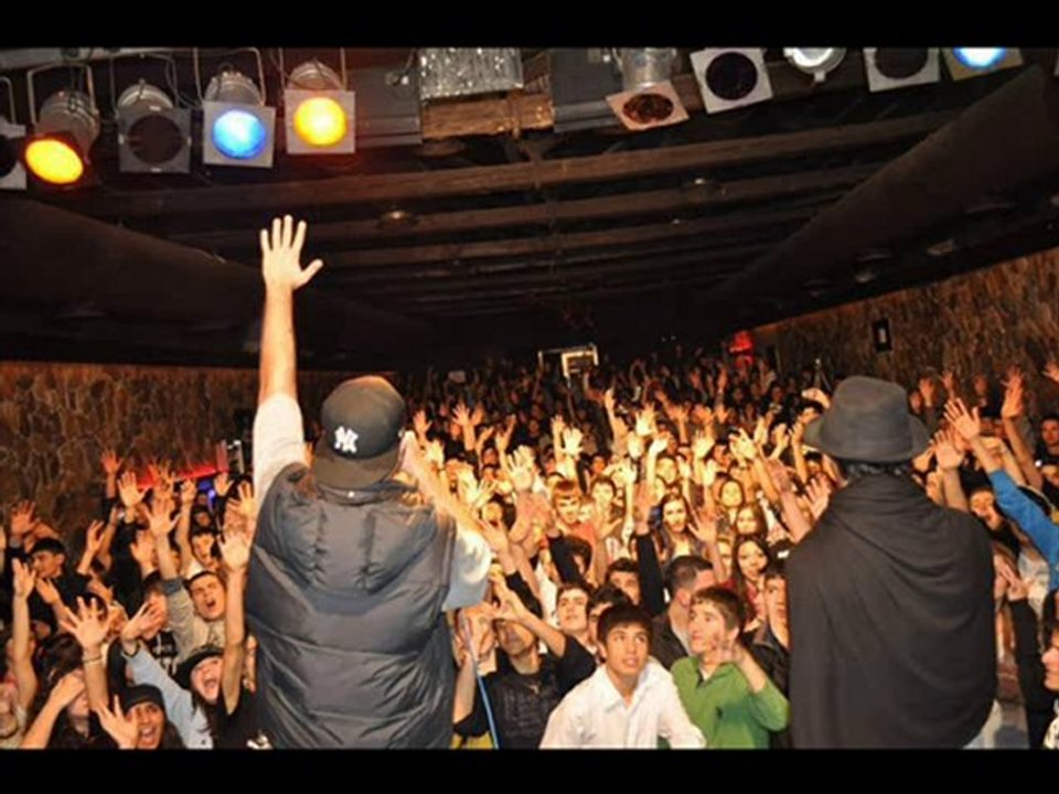 Beta [Berk Bayındır] - Beni Yalnız Bırak (2010)