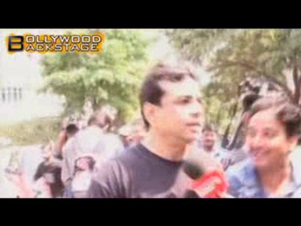 Ajay Devgan kicks Paresh Rawal!!