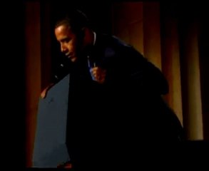 Le pupitre d'Obama se brise et provoque un fou rire