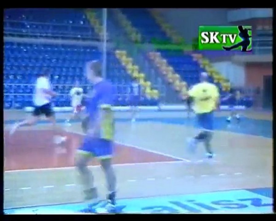 Szczypiorno z nozem na gardle